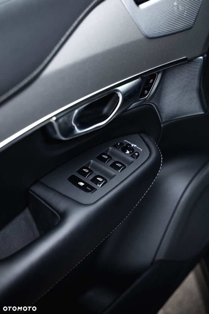 Volvo XC 90 T6 AWD R-Design 7os - 31