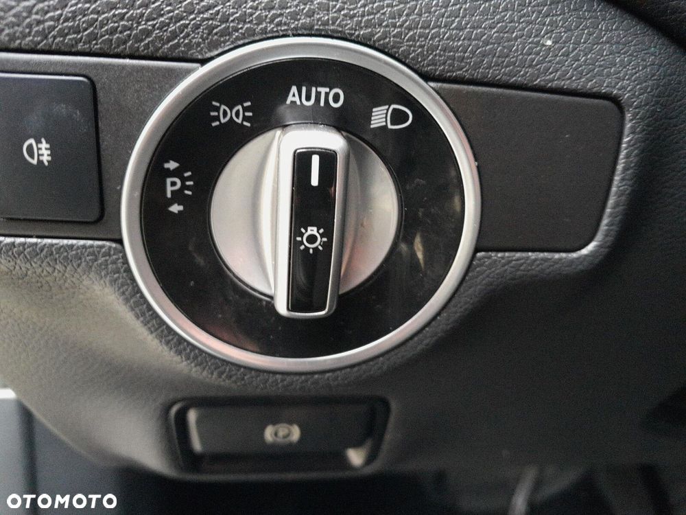 Mercedes-Benz GLA 200 7G-DCT Urban - 21