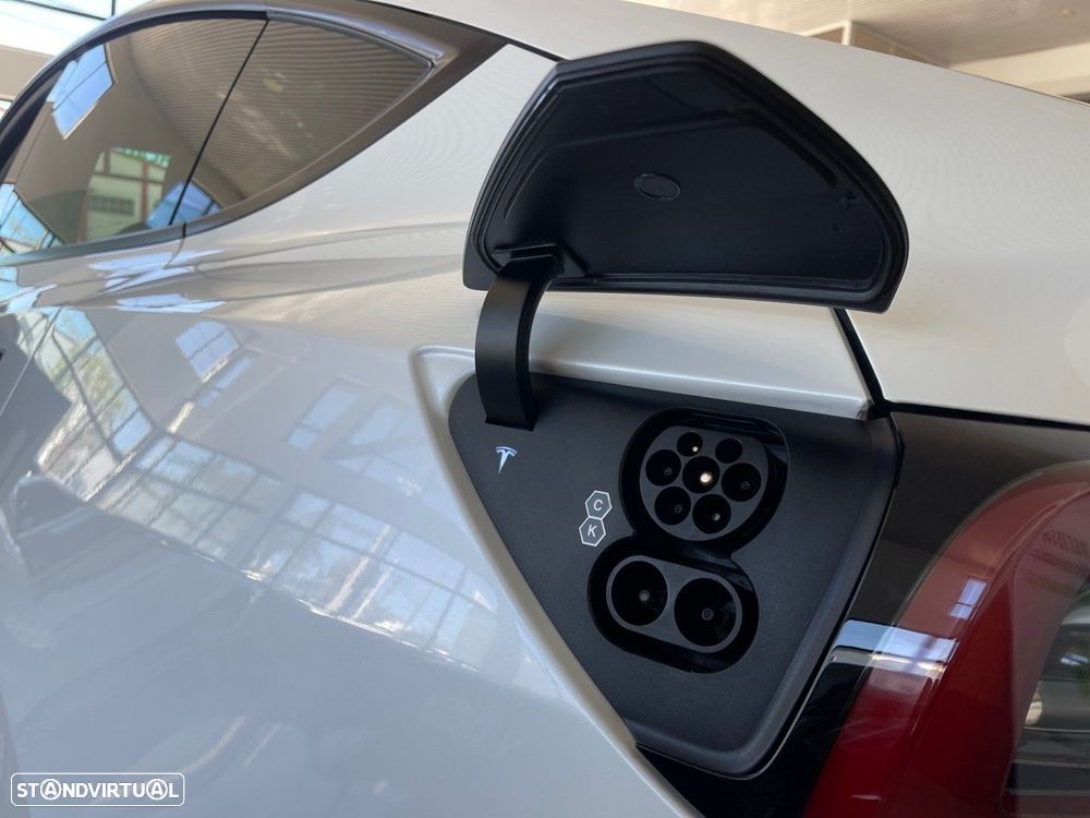 Tesla Model Y Long Range Dual Motor AWD - 12