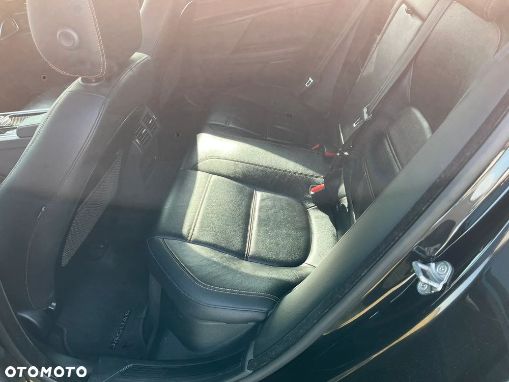 Jaguar XE 2.0 T Portfolio - 20