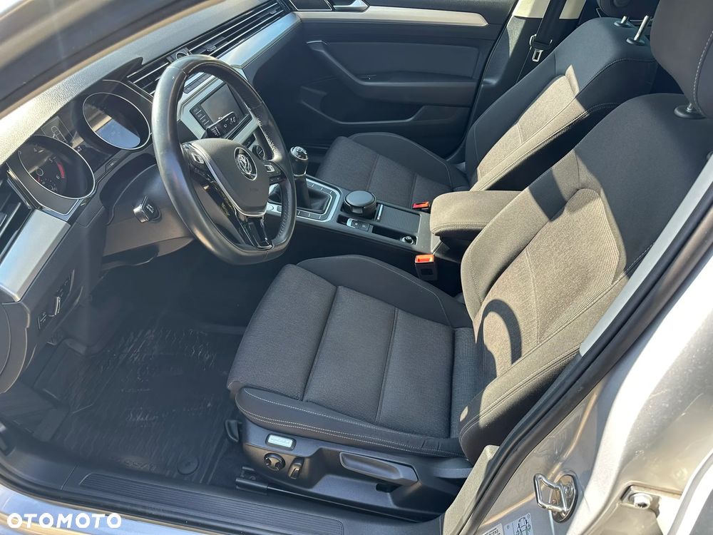 Volkswagen Passat - 10