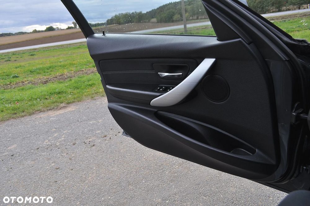 BMW Seria 3 318d Sport Line - 27