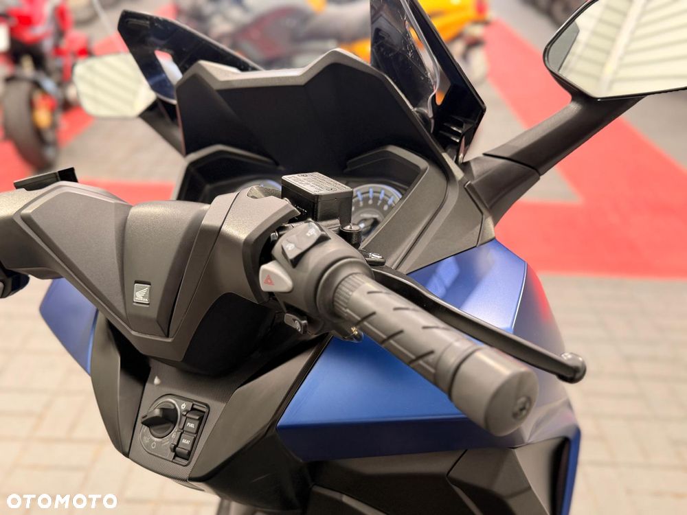 Honda NSS - 9