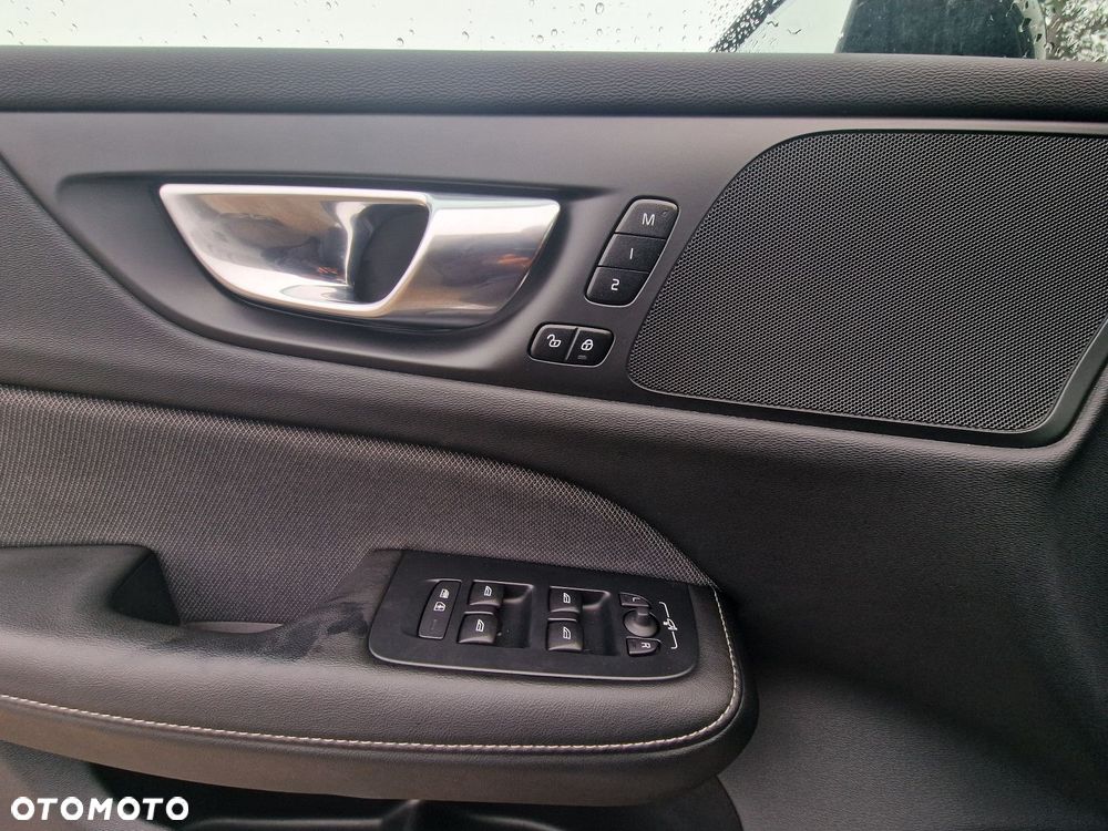 Volvo V60 Cross Country - 28
