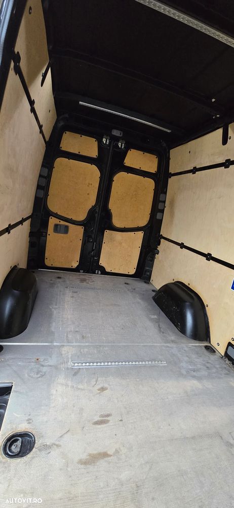Mercedes-Benz Sprinter - 21