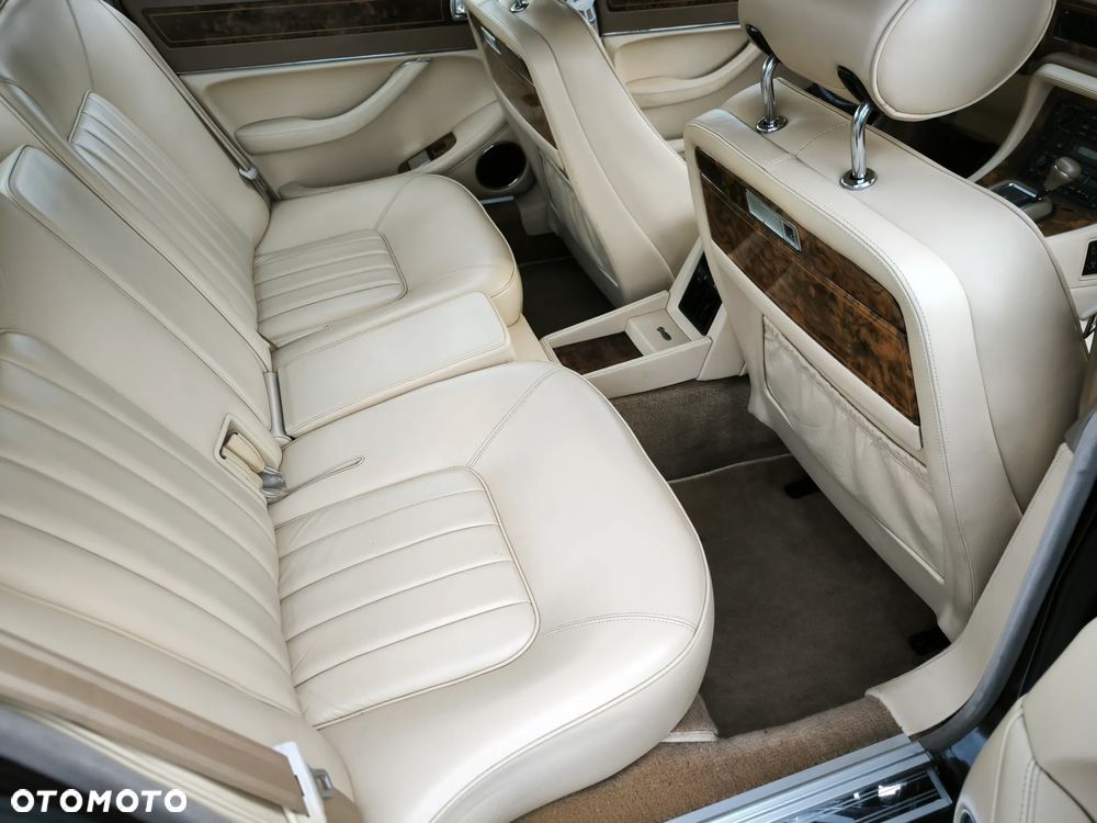 Jaguar Daimler Double Six - 8