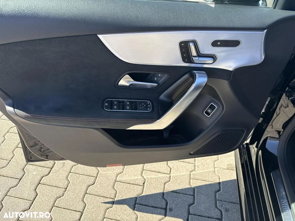 Mercedes-Benz A 220 4MATIC MHEV 8G-DCT - 12