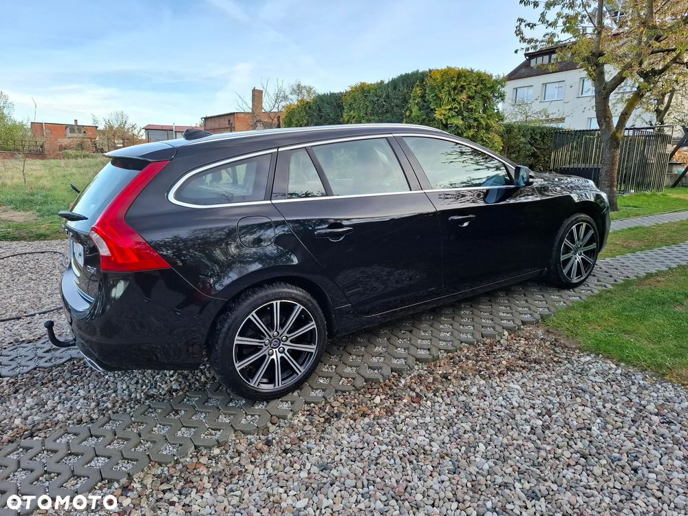 Volvo V60 D6 AWD Plug-in Hybrid Summum - 9