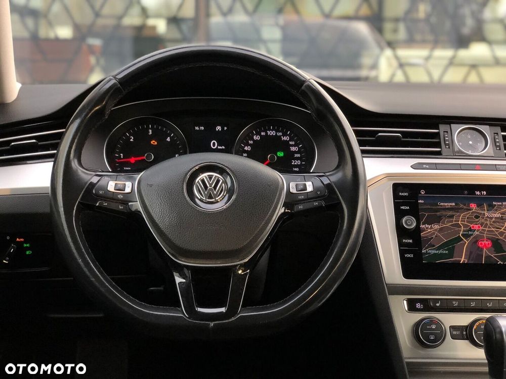 Volkswagen Passat - 14