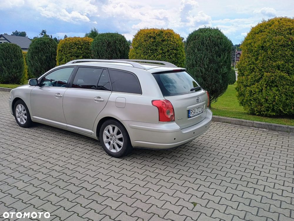 Toyota Avensis 2.0 D-4D Combi Executive - 3
