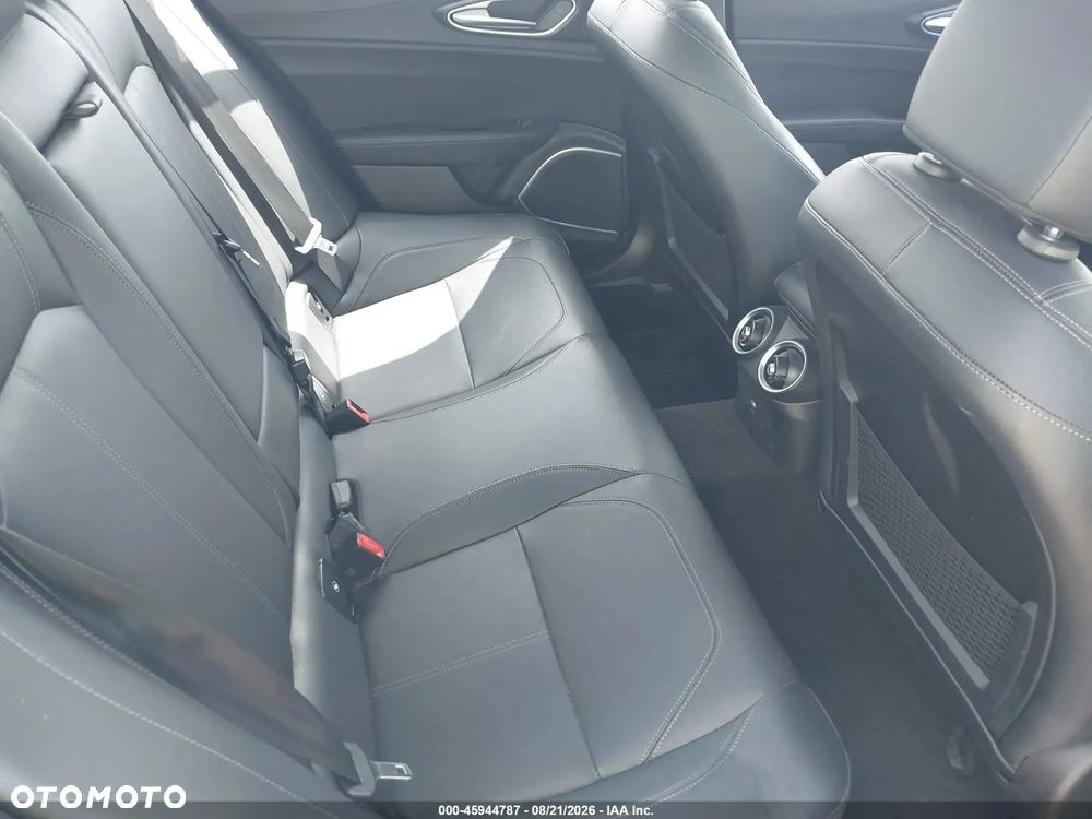 Alfa Romeo Giulia - 13