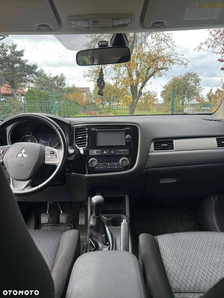 Mitsubishi Outlander 2.0 Invite + 2WD - 11