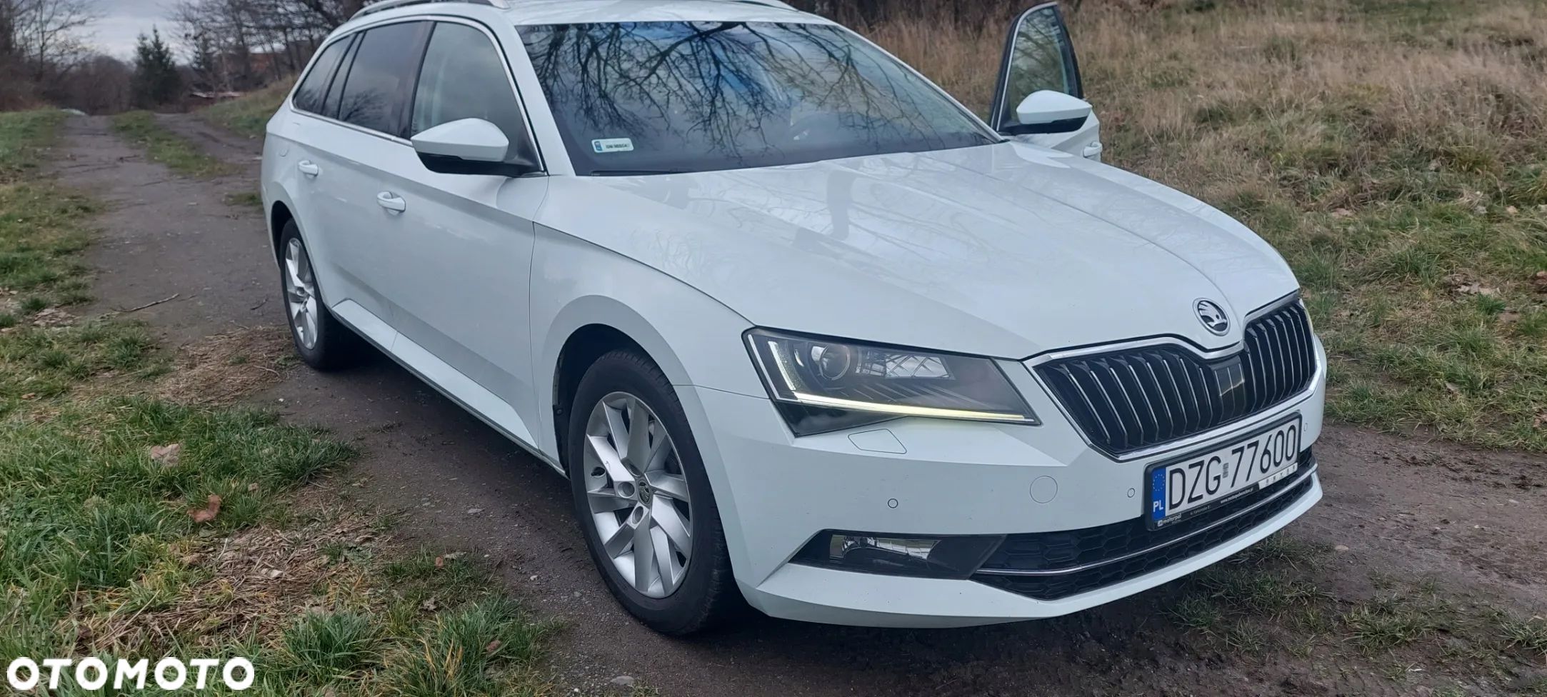 Skoda Superb Combi 2.0 TDI DSG Ambition - 1