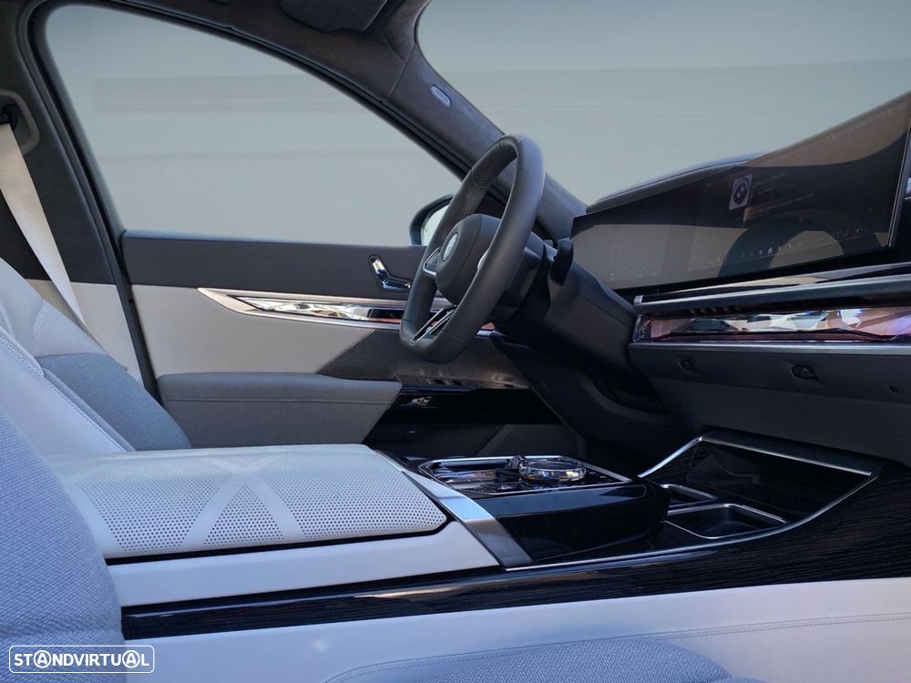 BMW i7 xDrive60 Pack Desportivo M — fotografia 15
