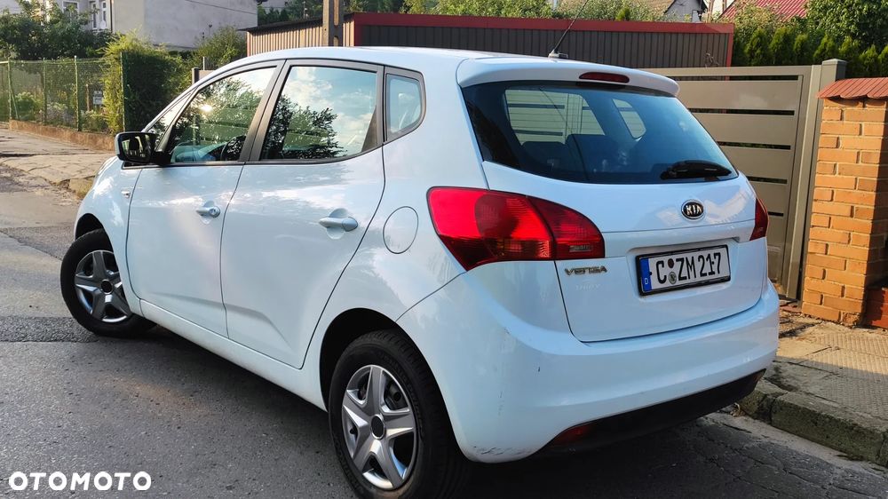 Kia Venga - 33