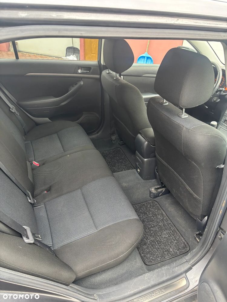 Toyota Avensis - 31