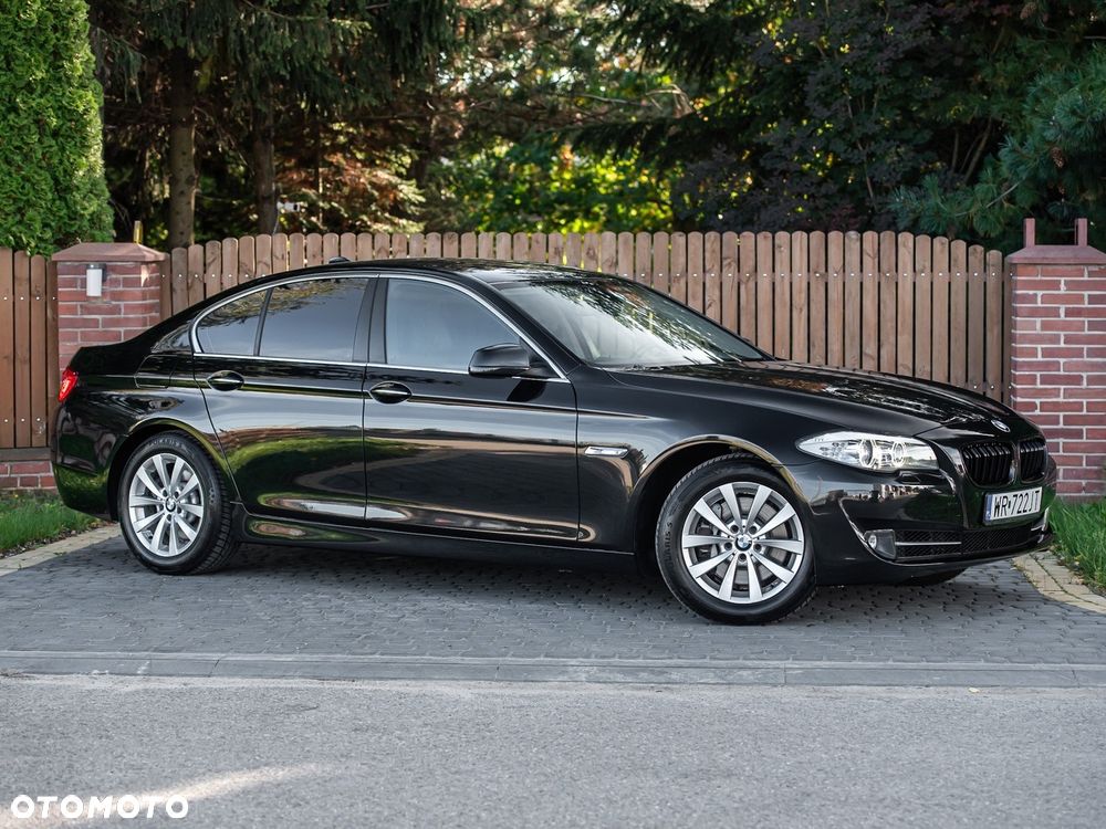 BMW Seria 5 528i xDrive Sport-Aut Luxury Line - 7