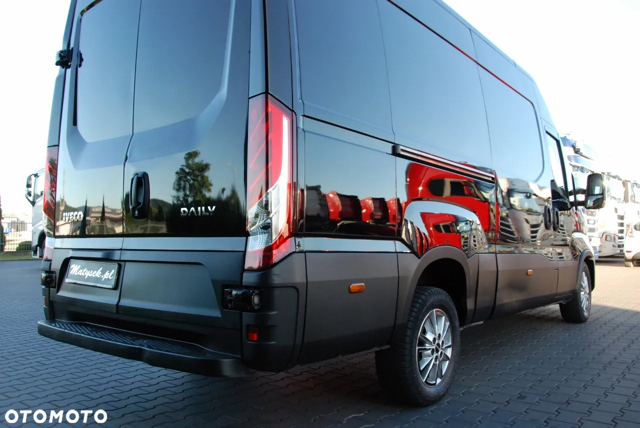 Iveco DAILY 35-180 /  BLASZAK / 2022 ROK /  HI-MATIC / Full opcja / CZARNY METALIK /  SPROWADZONY / PO KONTRAKCIE SERWISOWYM - 15