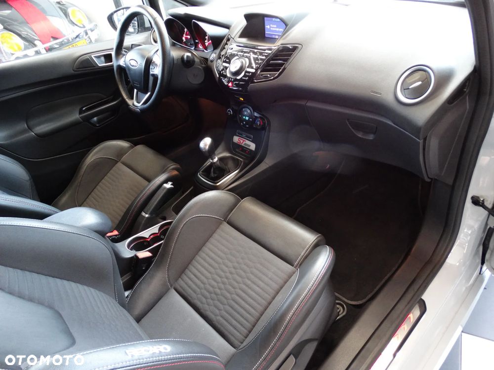 Ford Fiesta 1.6 EcoBoost ST200 - 33