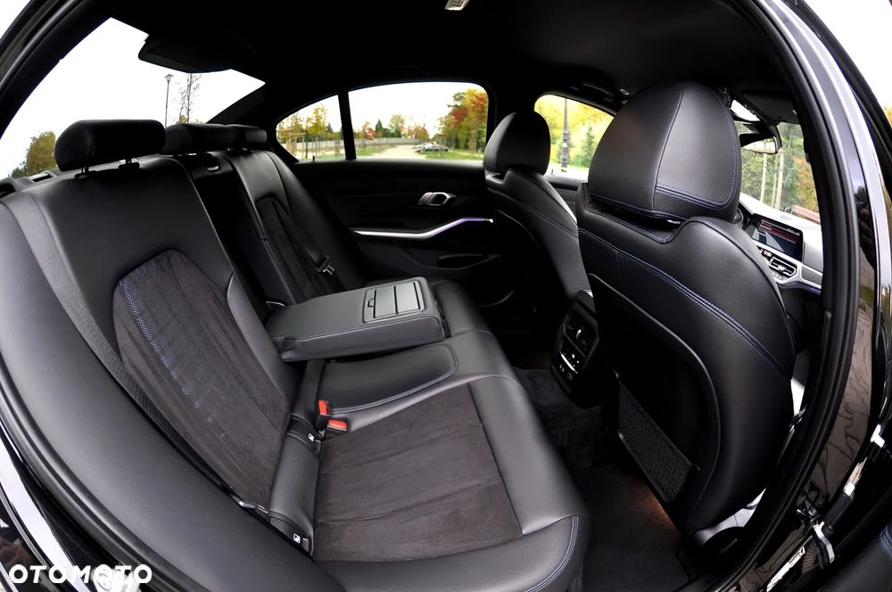 BMW Seria 3 318d M Sport Shadow - 22