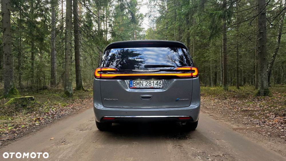 Chrysler Pacifica - 8