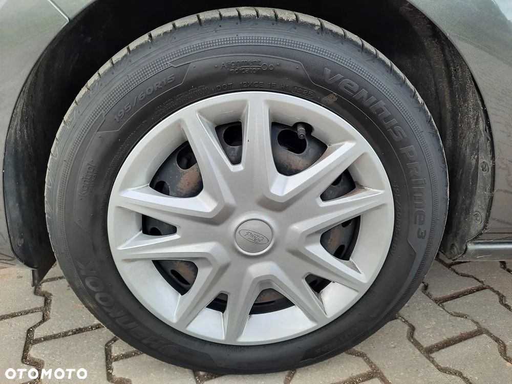 Ford Fiesta 1.0 EcoBoost S&S TITANIUM - 11