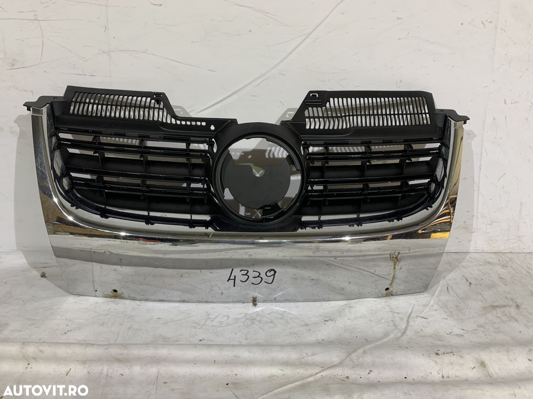 Grila radiator VW Golf 5 Kombi , Jetta  2005 , 2006 , 2007 , 2008 , 2009 , 2010 - 1