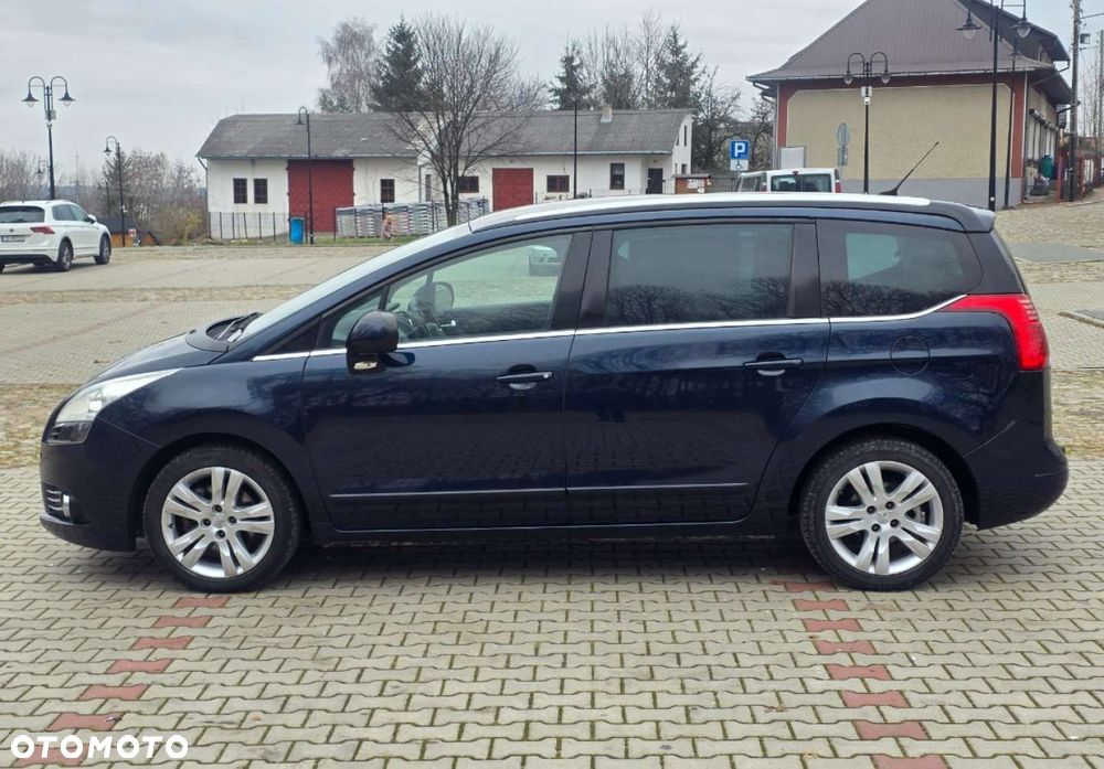 Peugeot 5008 - 8