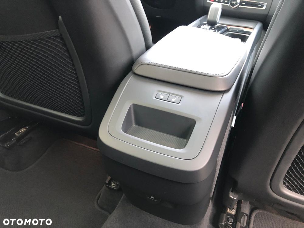 Volvo XC 60 B5 B AWD Ultra Black Edition - 16