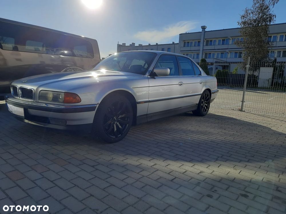 BMW Seria 7 - 22