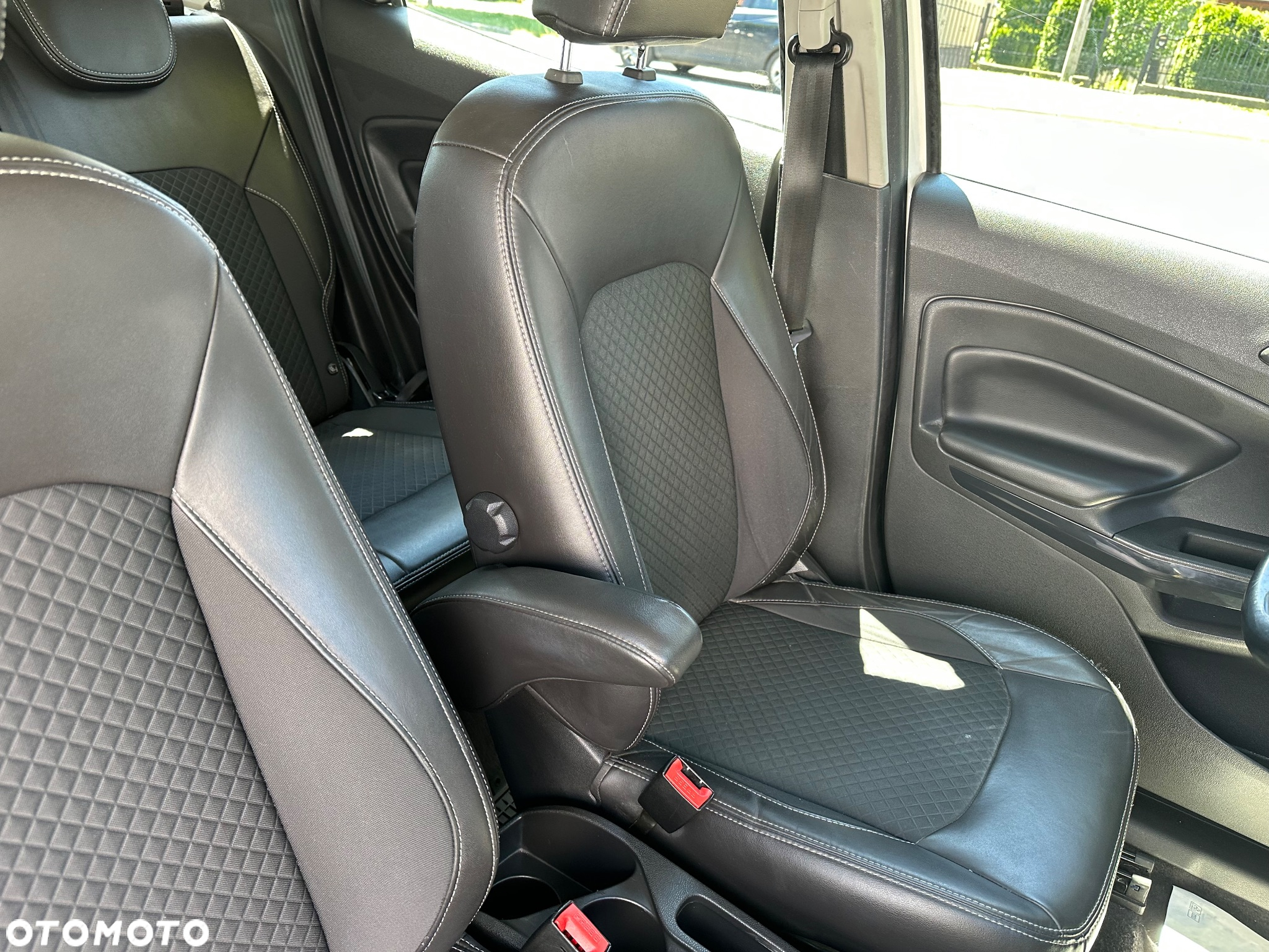 Ford EcoSport 1.5 EcoBlue TITANIUM - 17