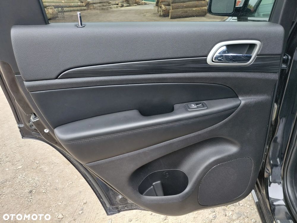 Jeep Grand Cherokee - 13