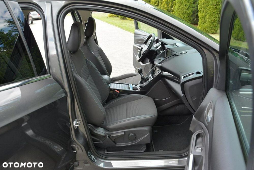 Ford Kuga 1.5 EcoBoost 2x4 Titanium - 17