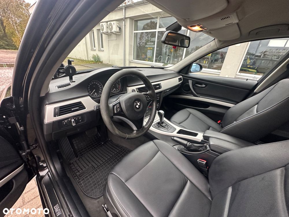 BMW Seria 3 320d DPF Touring - 21