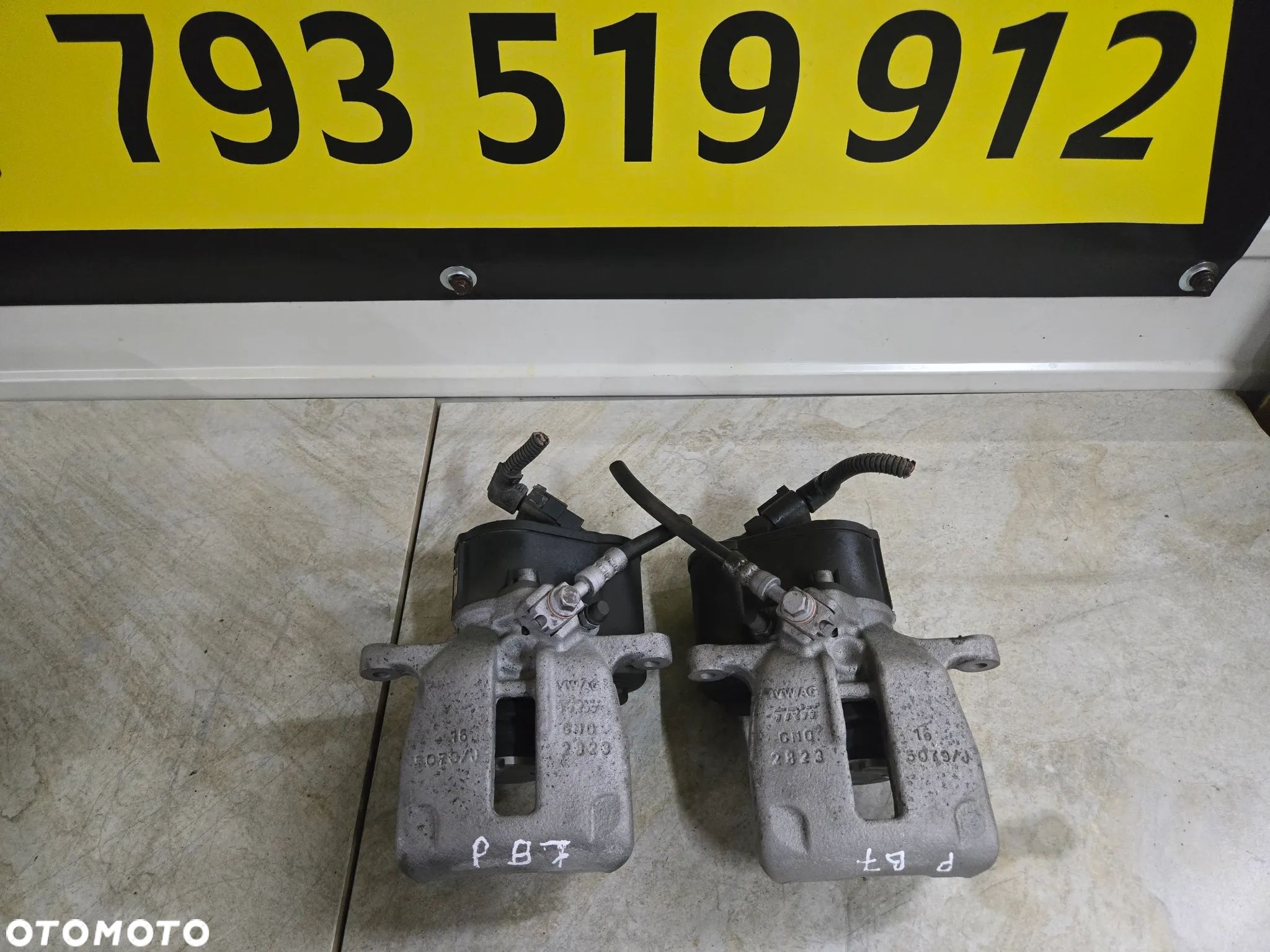 VW PASSAT B7 ZACISK HAMULCOWY TYŁ PRAWY LEWY - 1