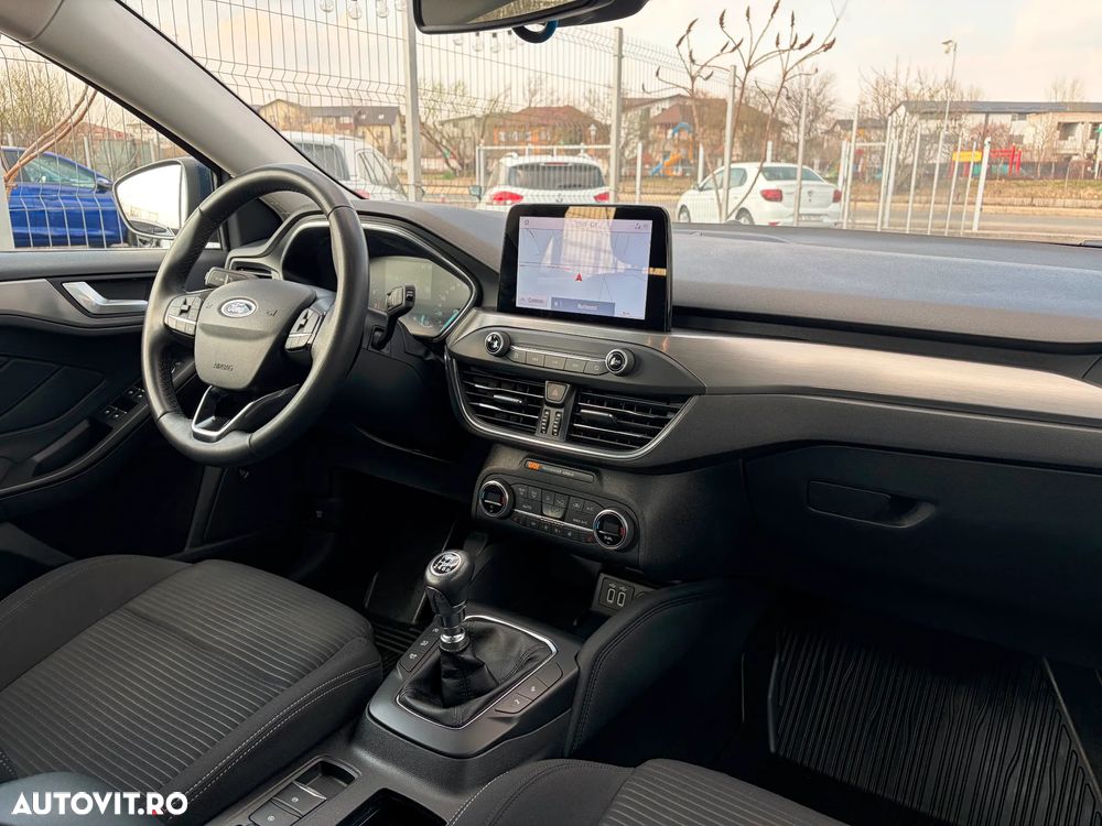 Ford Focus 1.0 EcoBoost Titanium - 24