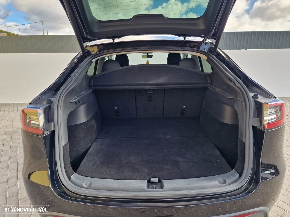 Tesla Model Y Long Range Dual Motor AWD - 11