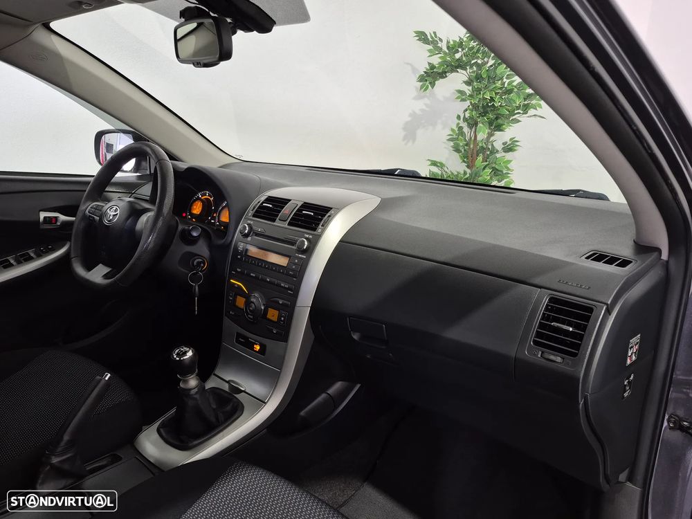 Toyota Corolla 1.4 D-4D Exclusive - 11