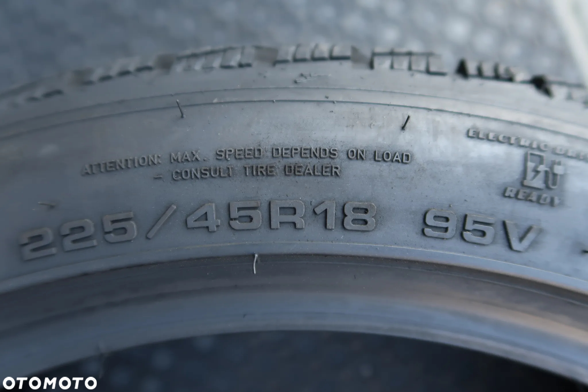 225/45r18 Goodyear Ultra Gri Performance 3  225/45/18 - 6