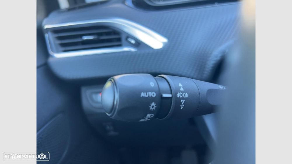 Peugeot 2008 1.2 PureTech Style - 18