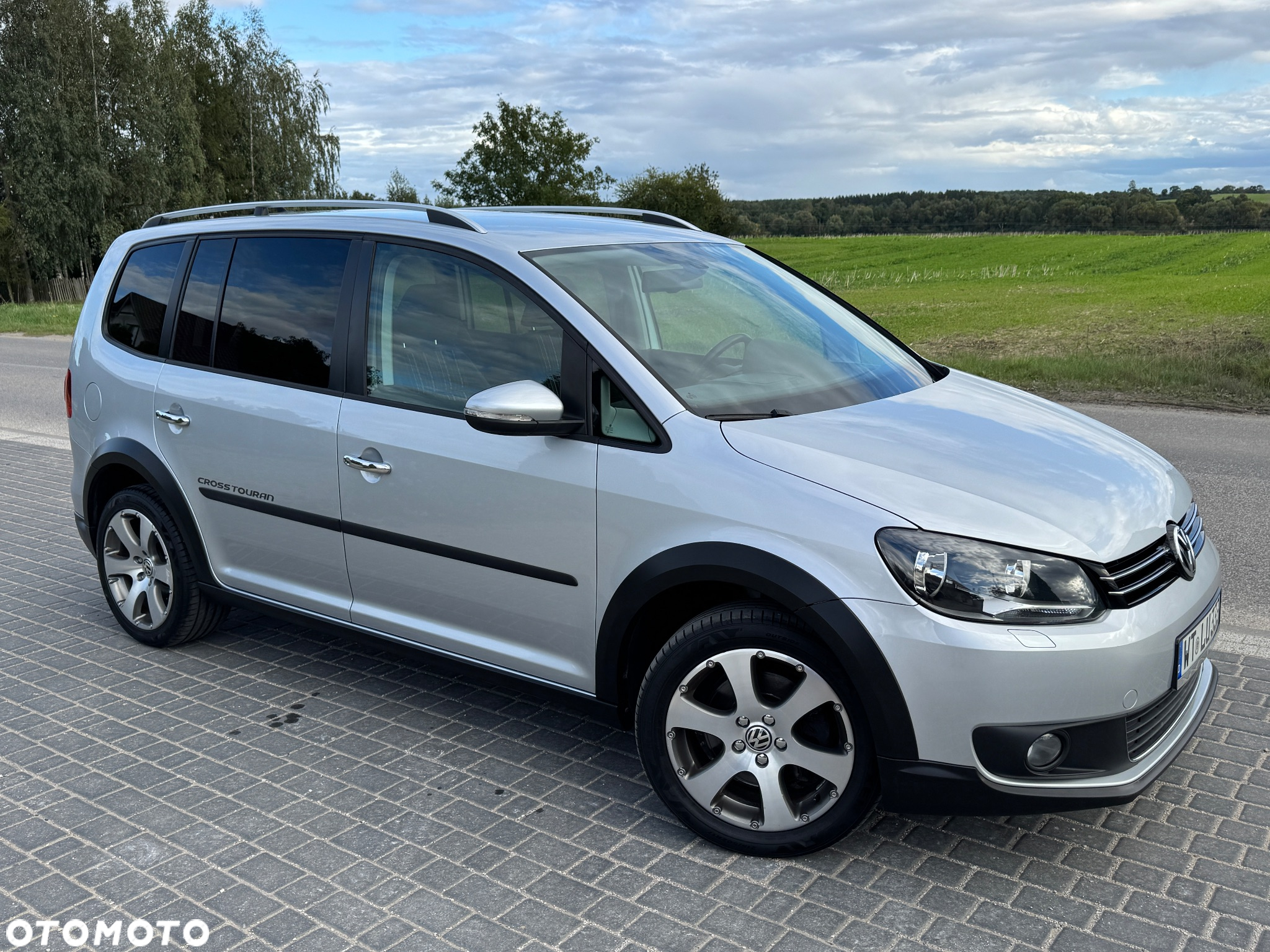 Volkswagen Touran 2.0 TDI DPF DSG Cross - 8