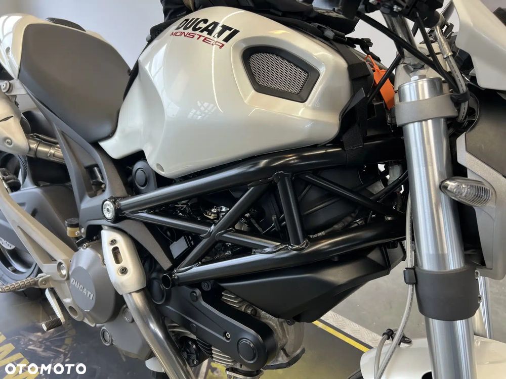 Ducati Monster - 23