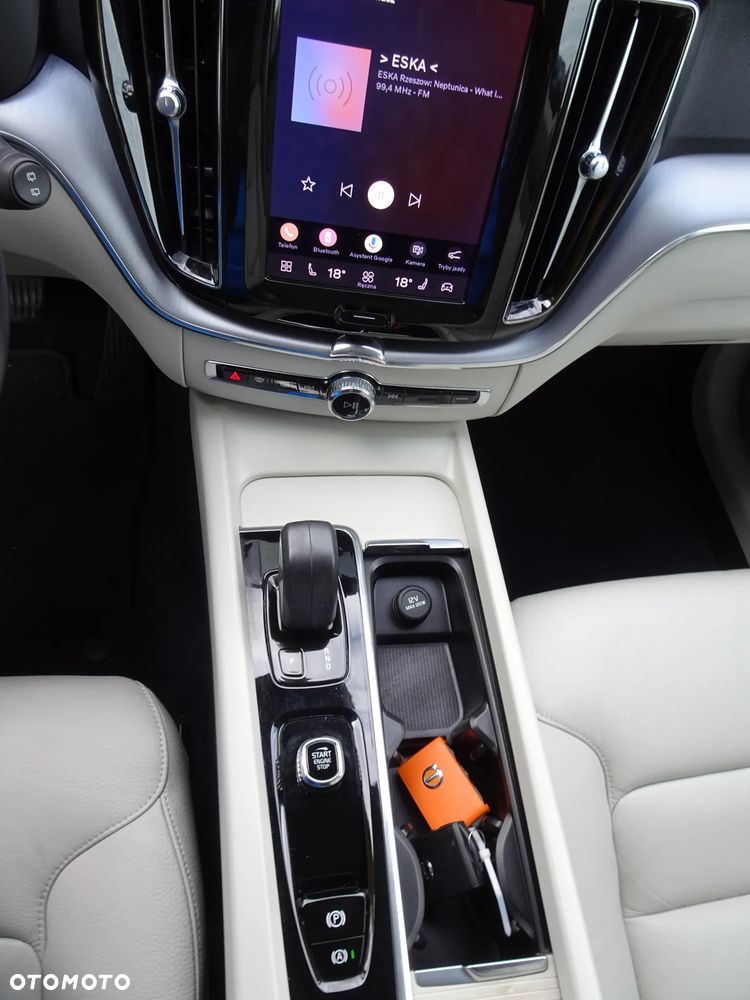 Volvo XC 60 B4 D Momentum Pro - 38