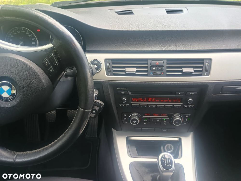BMW Seria 3 318i - 9