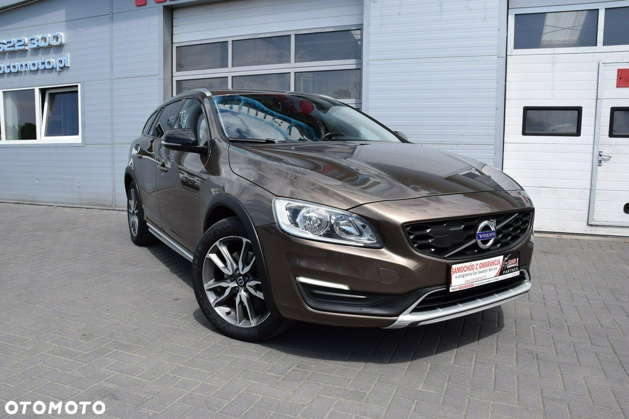Volvo V60 Cross Country D3 Drive-E Summum - 4