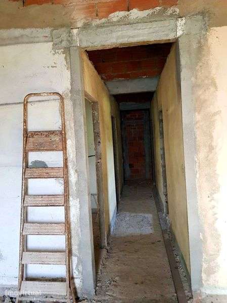 Moradia para restauro 140 m2 mais 60 m2 anexo em lote 1800m2 - Grande imagem: 4/12