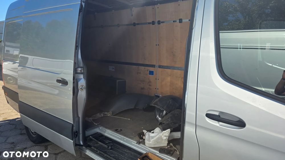 Mercedes-Benz SPRINTER - 14