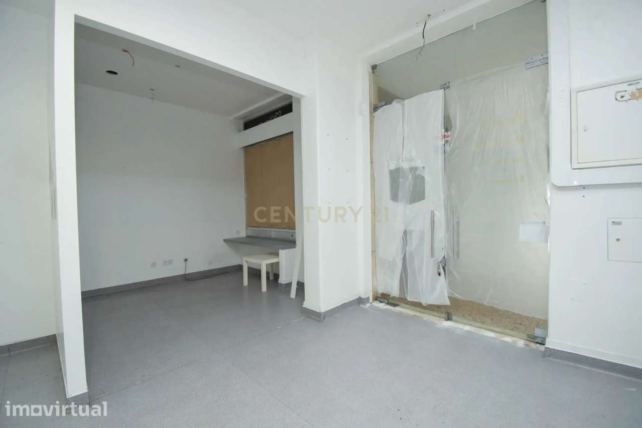 Loja para Arrendamento com 185 m² em Carnaxide — Pronta para Diversos - Grande imagem: 2/27