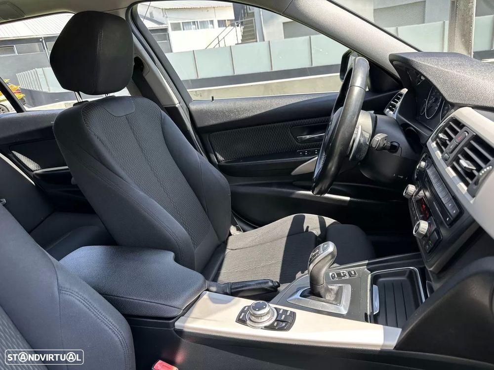 BMW 320 d Aut. Sport Line - 61