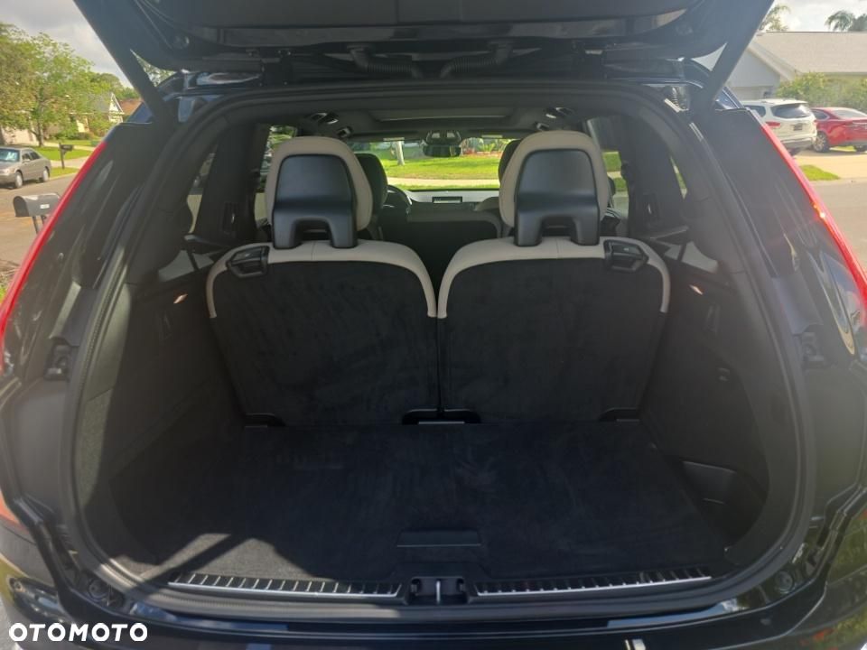 Volvo XC 90 - 9
